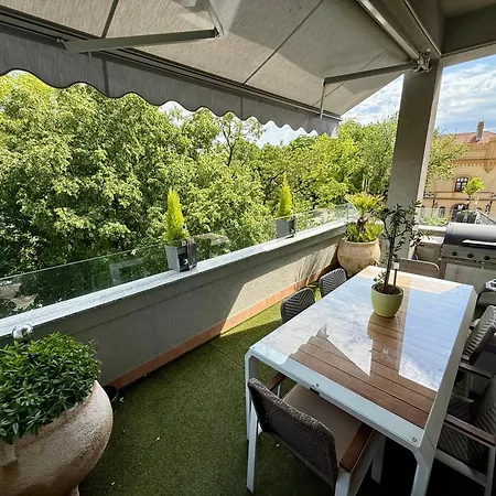 Luxury Penthouse In The Middle Of Old Town Quarto em Acomodações Particulares Komárno