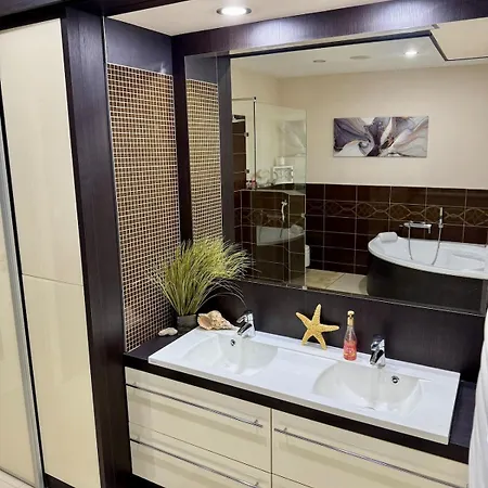 Quarto em Acomodações Particulares Luxury Penthouse In The Middle Of Old Town *